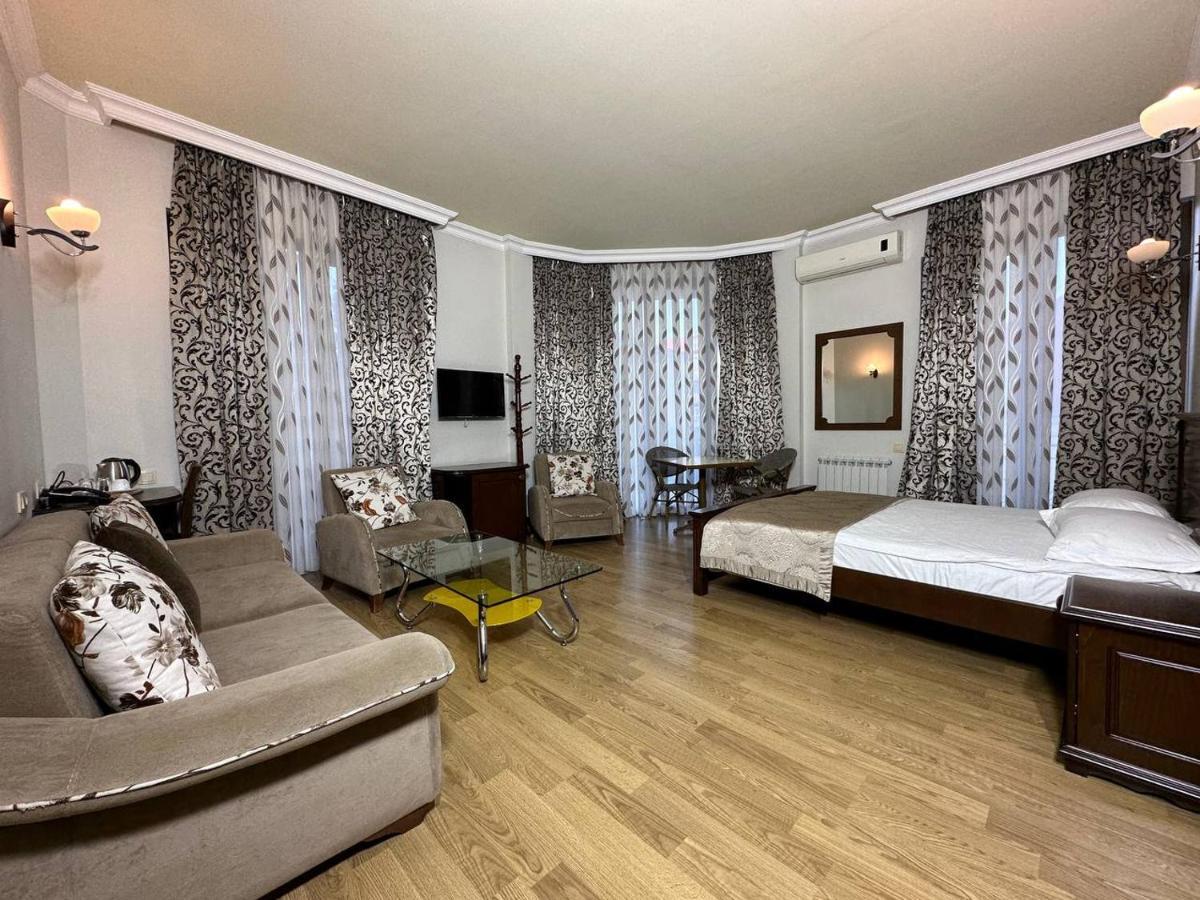Eiffel Hotel บาทูมิ ภายนอก รูปภาพ