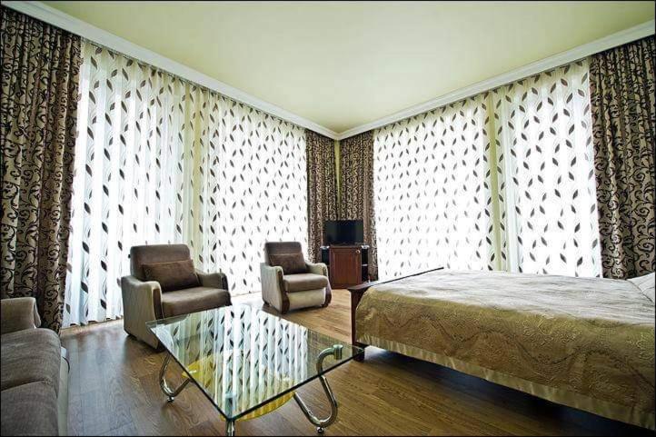 Eiffel Hotel บาทูมิ ภายนอก รูปภาพ