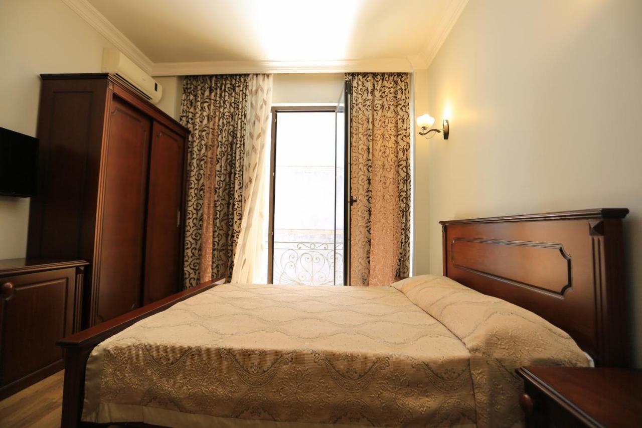Eiffel Hotel บาทูมิ ภายนอก รูปภาพ