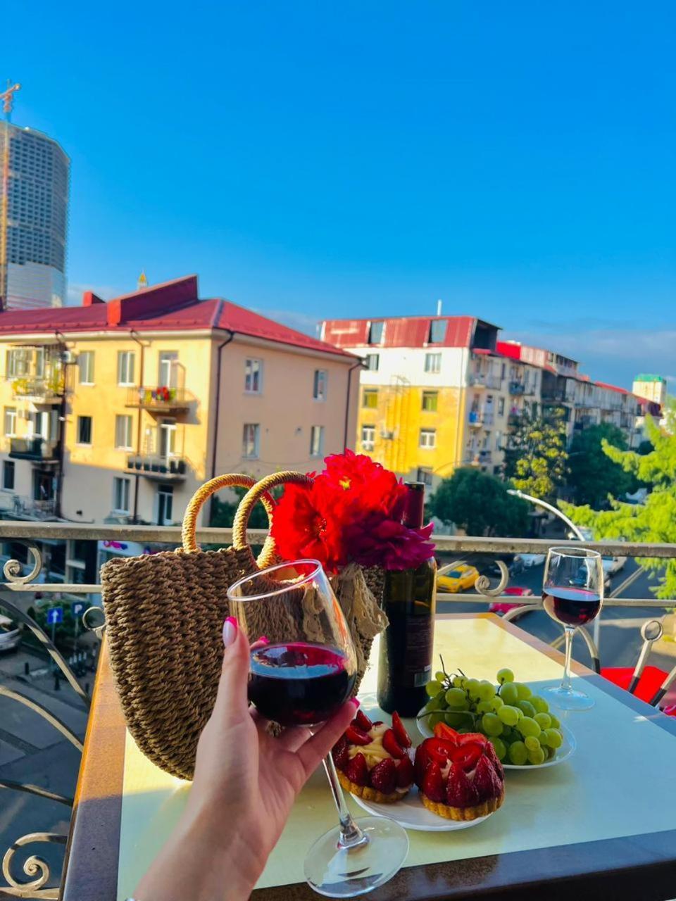Eiffel Hotel บาทูมิ ภายนอก รูปภาพ