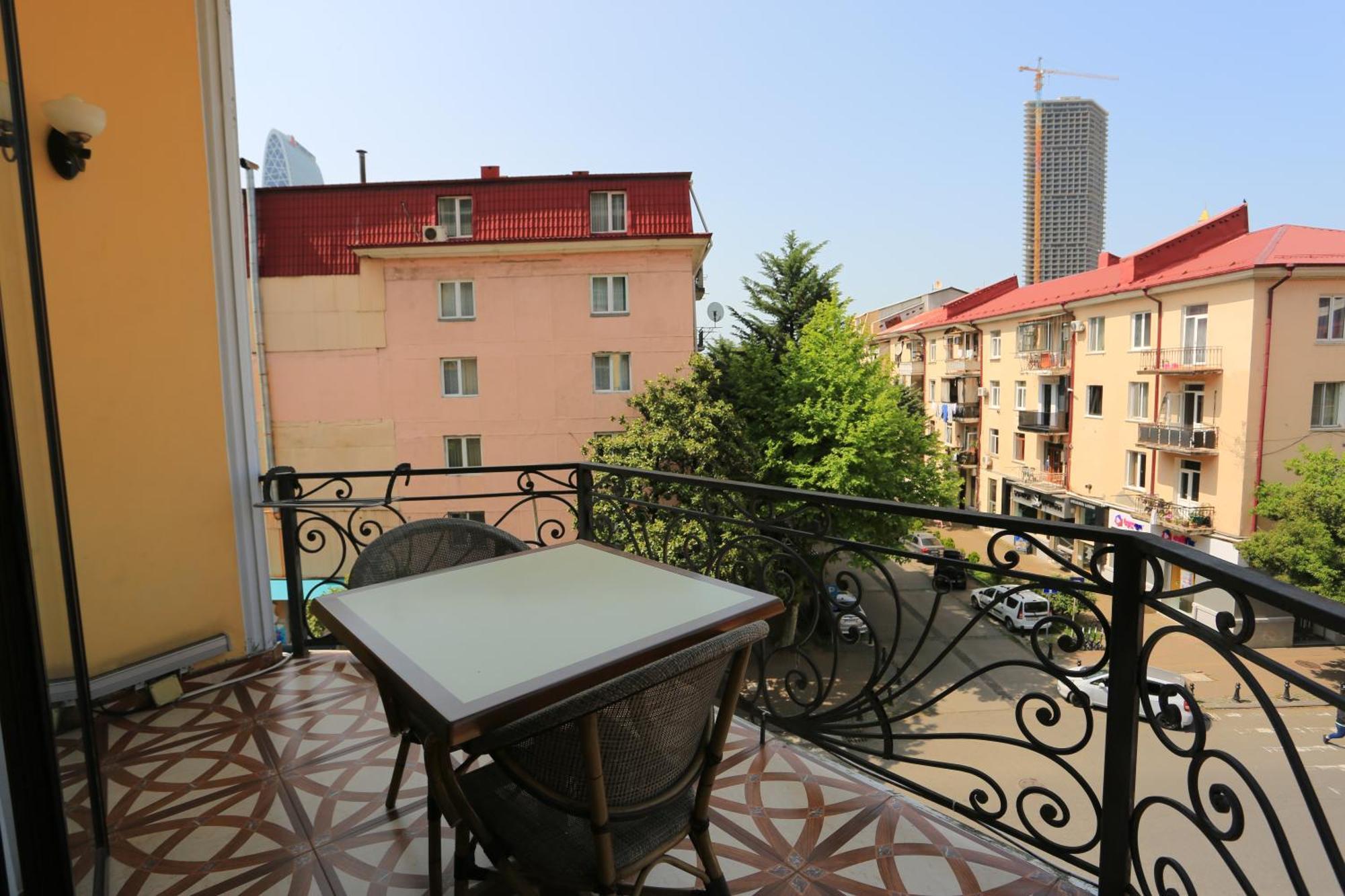 Eiffel Hotel บาทูมิ ภายนอก รูปภาพ